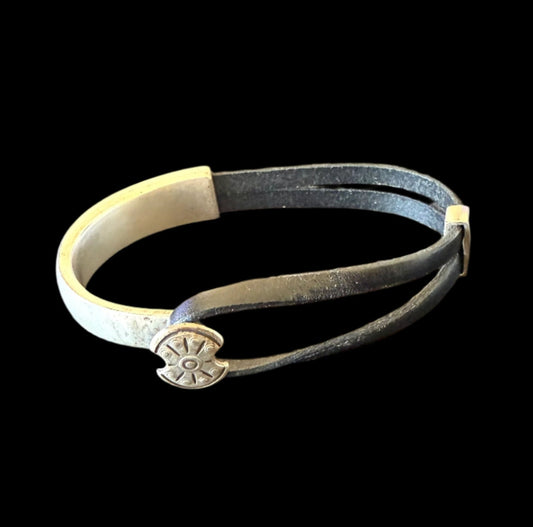 Shield Urban Loop Leather Bracelet