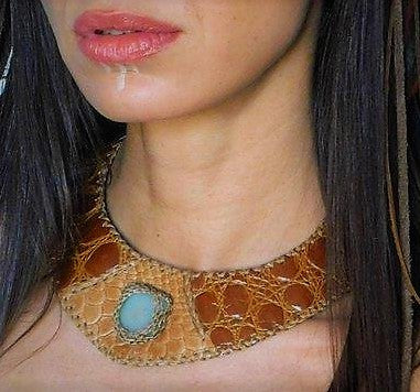 Bohemian choker “Savanna Stone” – Croc-Embossed Leather Collar with Snow Agate